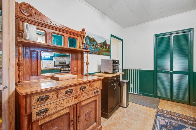 Building Photo - 4420 S Rhett Ave