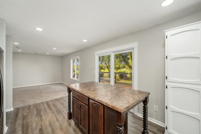 Building Photo - 2412 S Sheffield Cir