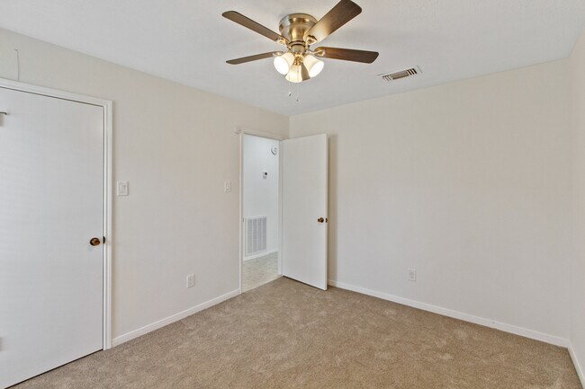 Building Photo - 7019 Yardley Dr