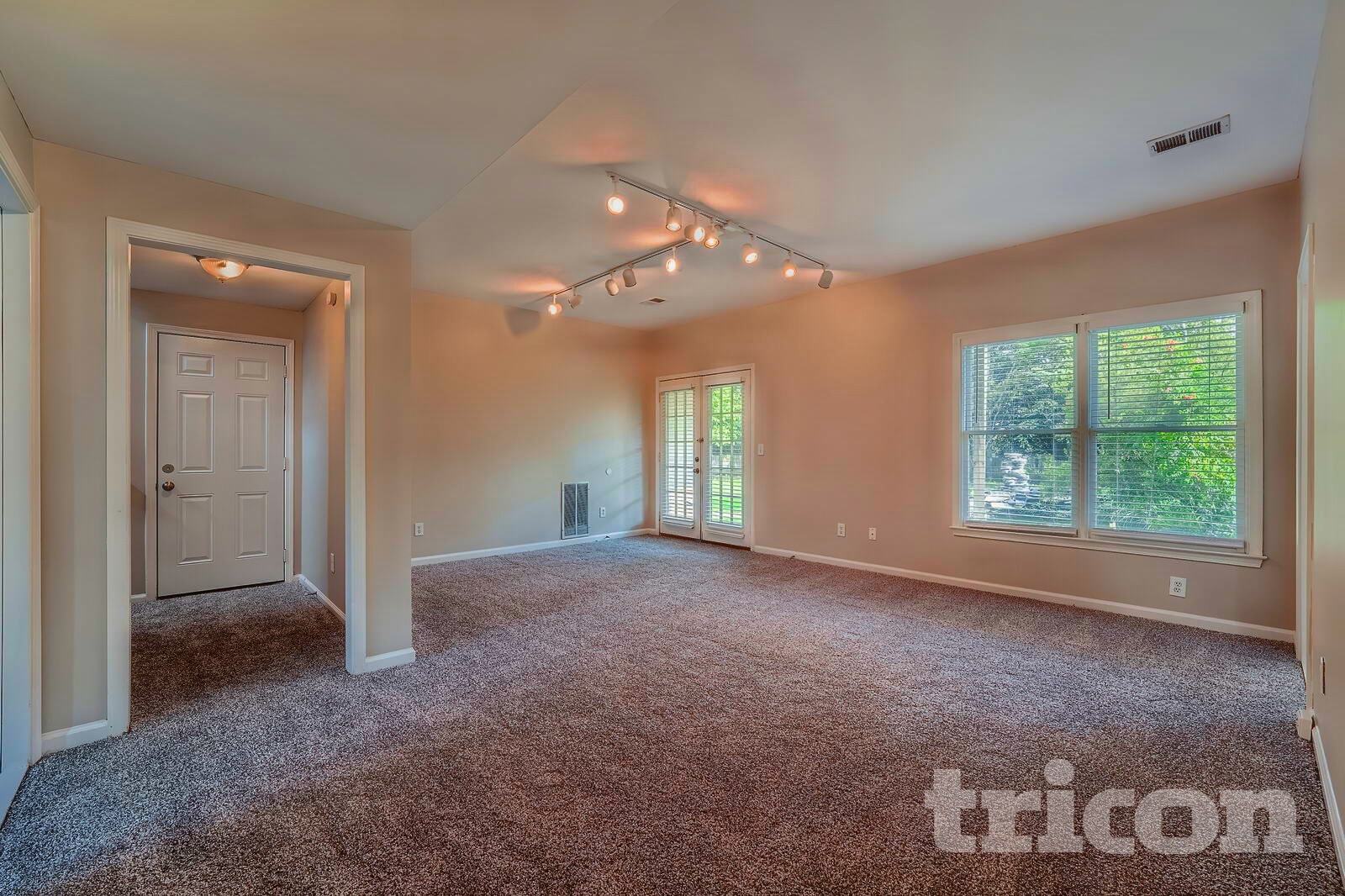 Building Photo - 4 Stonehenge Ct