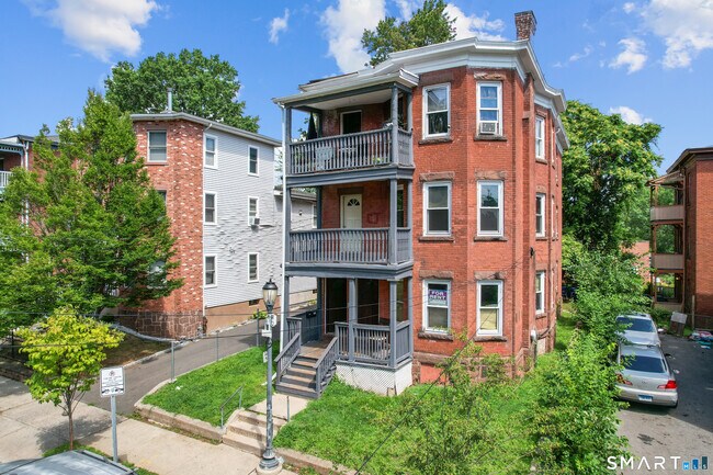 Building Photo - 2-4 Mortson St