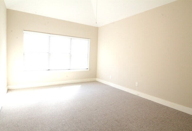 Building Photo - 3031 Buttercup St