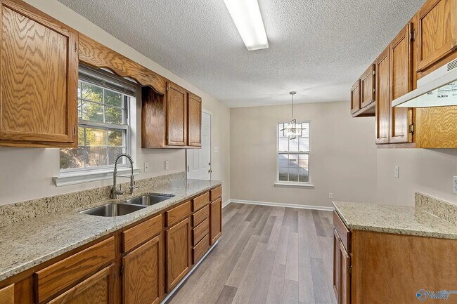 Building Photo - Coming soon!!! "Delightful 3-Bed Retreat in Huntsville with Spacious Living - 1101 Sq Ft!"