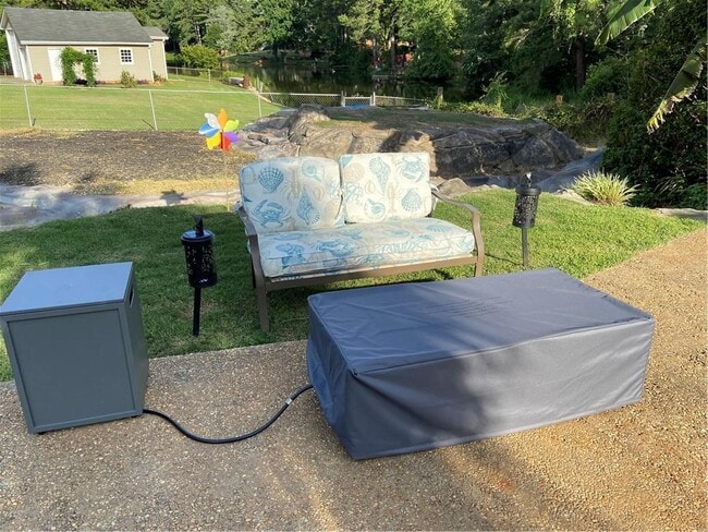 Building Photo - 1679 Rangewood Dr SW