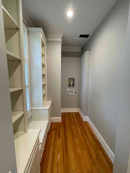 Building Photo - 3064 Hicks Rd