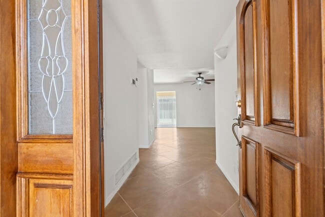 Building Photo - Southeast 3 Bedroom 2 Bath Home with No HOA