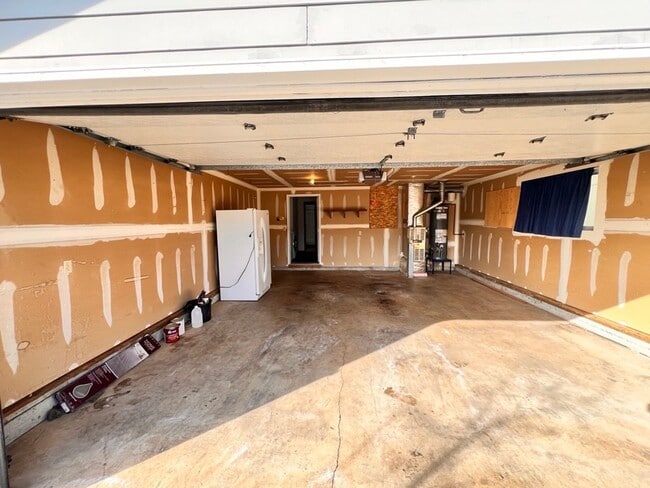 Building Photo - 3Bed 2Bath Single Level Avail. April 7th Move-In