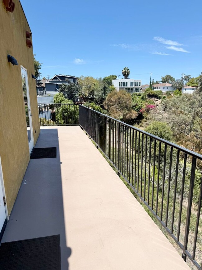 Building Photo - 3562 Sydney Pl