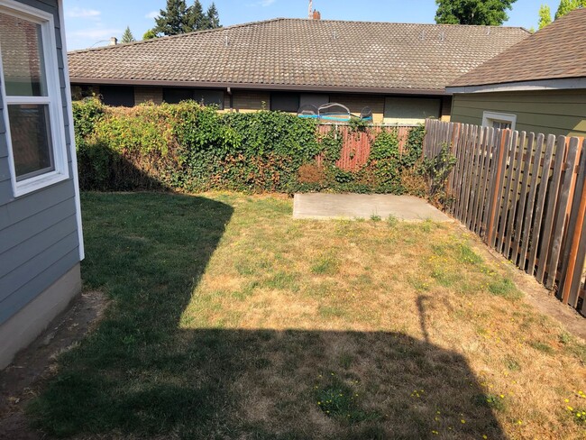 Building Photo - 2 Bed/1 Bath Bungalow in Downtown McMinnville