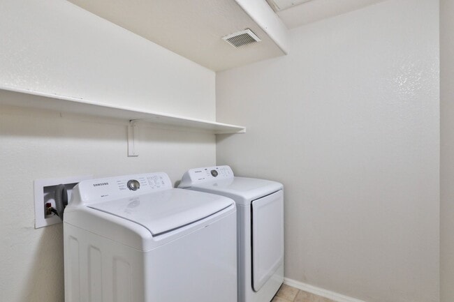 Building Photo - Stylish Mesa Condo with Modern Comforts & Prime Location