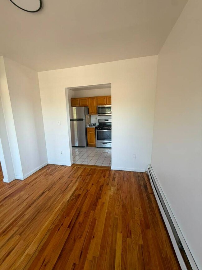 Building Photo - 4334 Baychester Ave