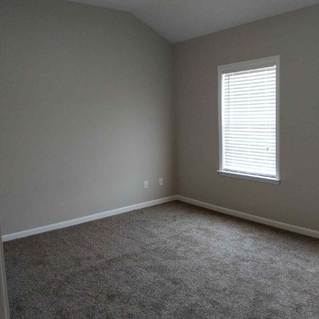 Building Photo - 652 Pippin Dr