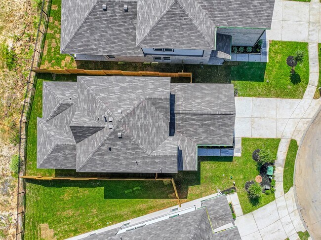 Building Photo - 7762 Bergamot Cir