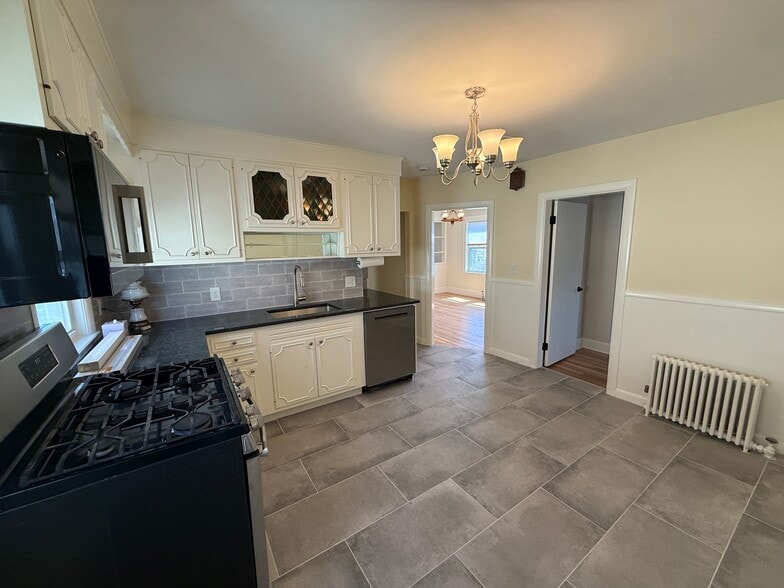 Building Photo - 19 Chauncey St