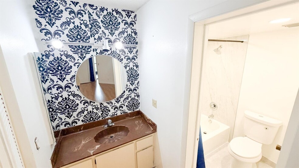 Building Photo - 6475 W Oakland Park Blvd