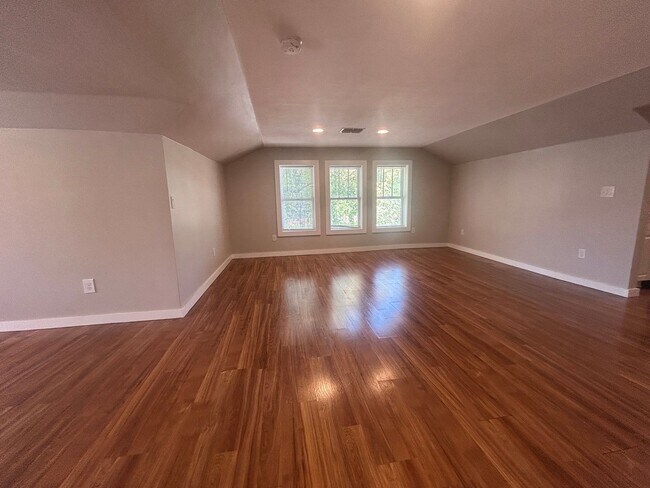 Building Photo - 5309 N Seminole Ave
