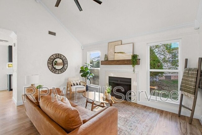 Building Photo - 4745 Aaron Dr