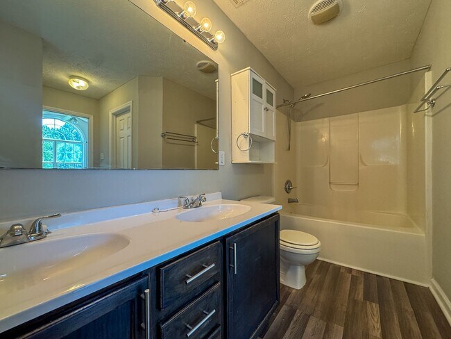 Building Photo - Charming 3 Bed 2 Bath Plus Bonus Room in Raeford
