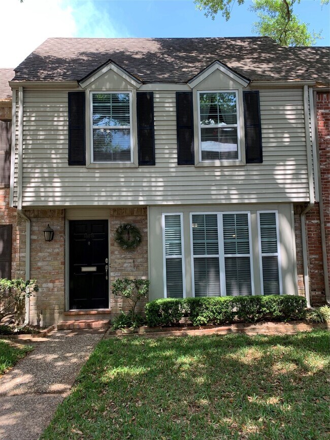 Primary Photo - 13078 Trail Hollow Dr
