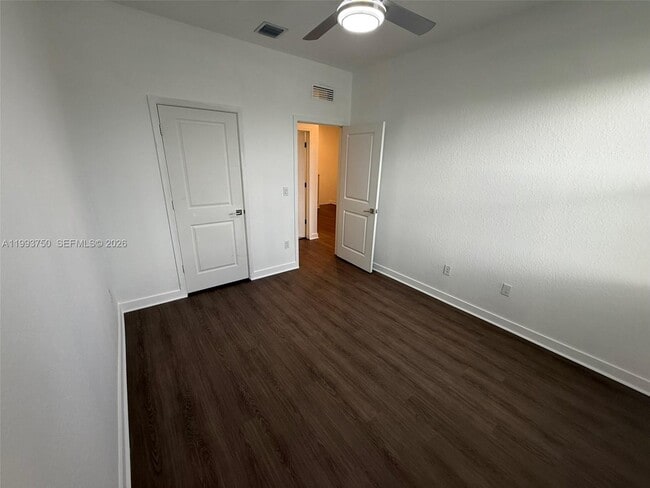 Building Photo - 8694 Via Mar Rosso