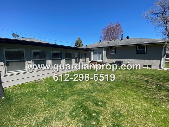 Building Photo - House Available September 1 in Mounds View...