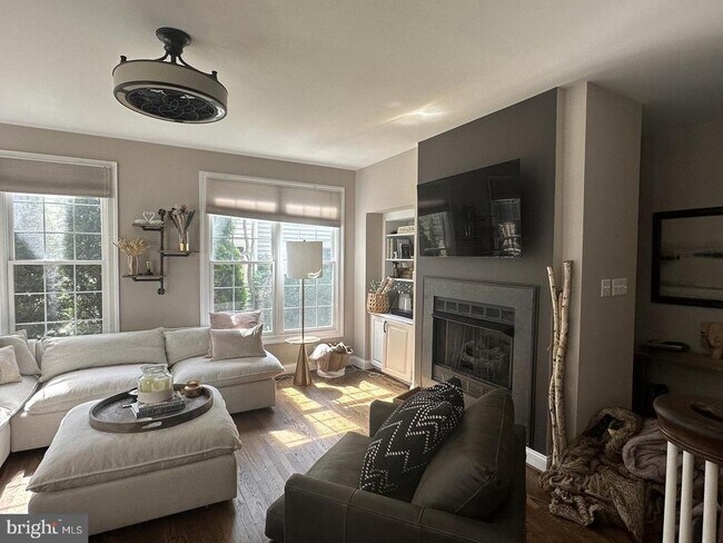 Building Photo - 306 Pure Spring Crescent