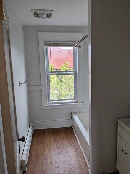 Building Photo - 174 Blanchard St