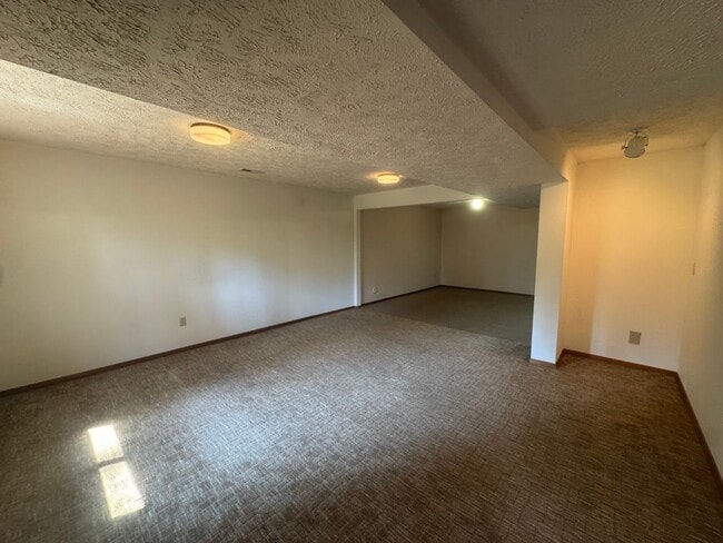 Building Photo - Charming 3 Bed, 3 Bath Home in Spokane Val...