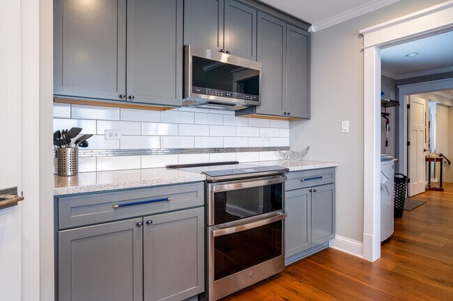 Building Photo - 10 N Pistakee Lake Rd