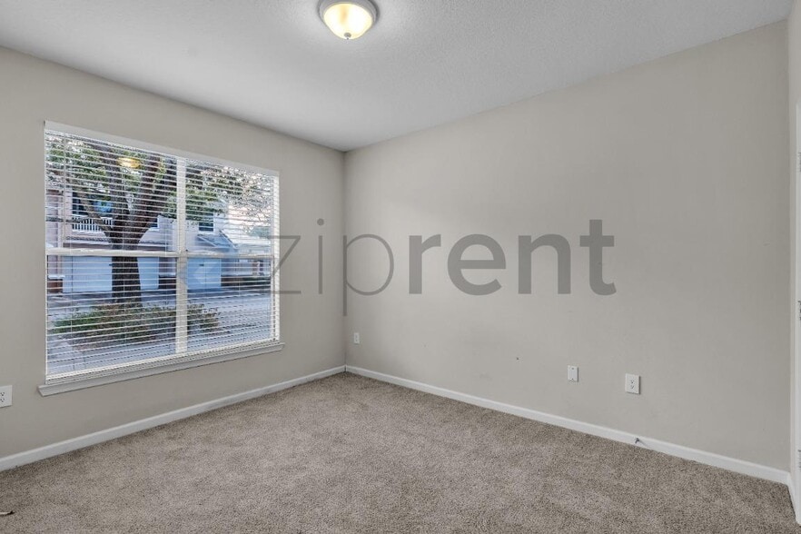 Building Photo - 17942 Villa Creek Dr