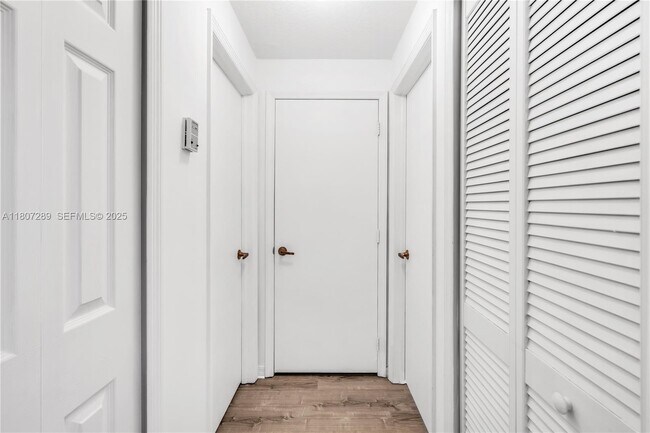 Building Photo - 6700 NW 114th Ave