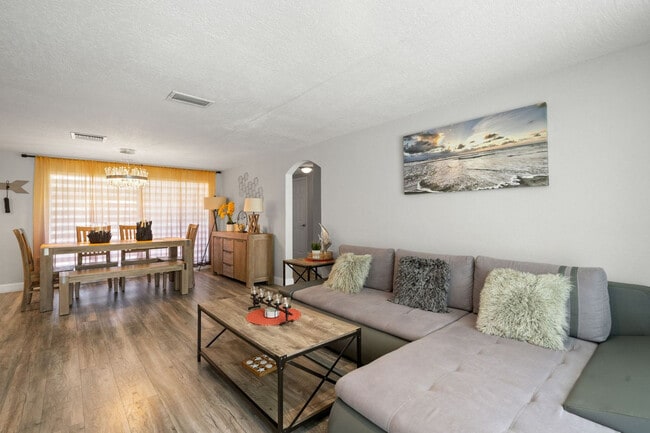 Building Photo - 7240 Westwind Dr
