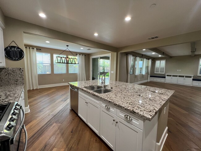 Building Photo - Former model home with tons of upgrades in...