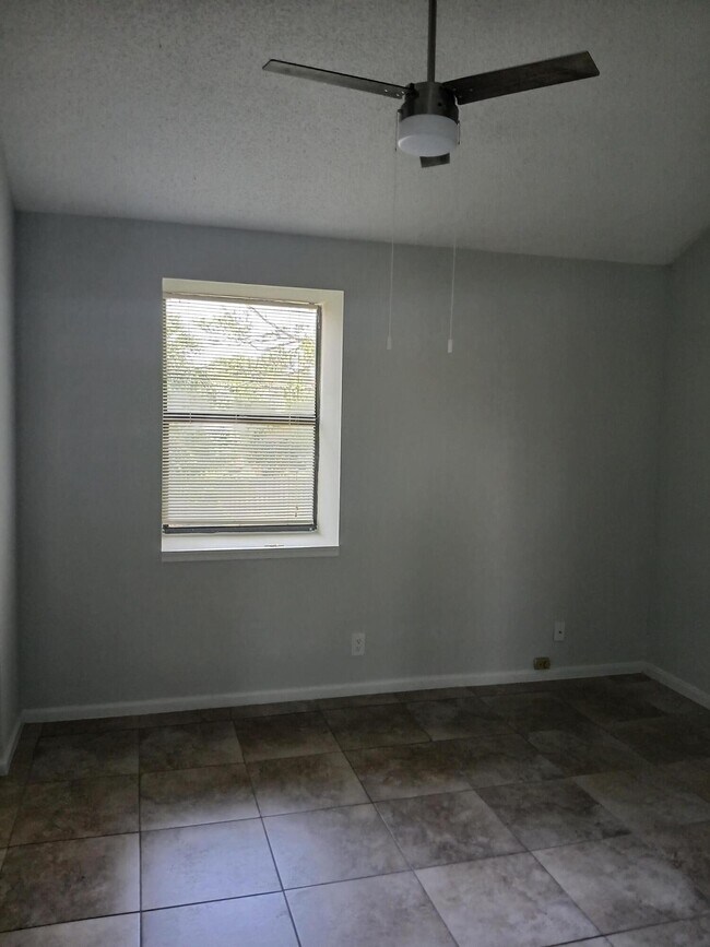 Building Photo - 1103 Summerwinds Ln