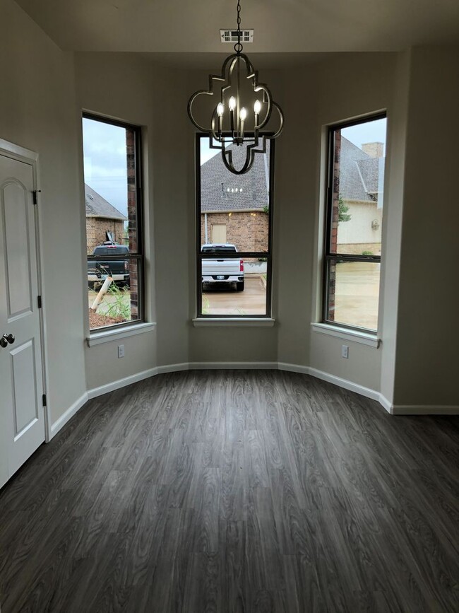 Building Photo - Stunning fully furnished 3 Bed 2.5 bath ho...