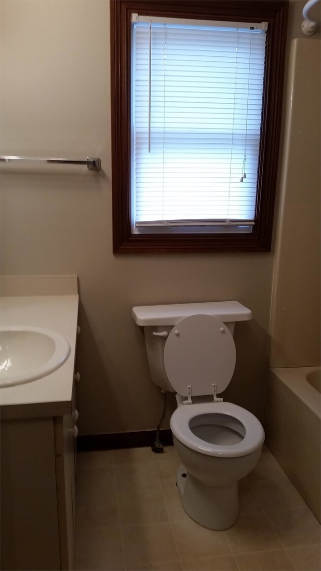 Building Photo - 4800 Kuebler Rd