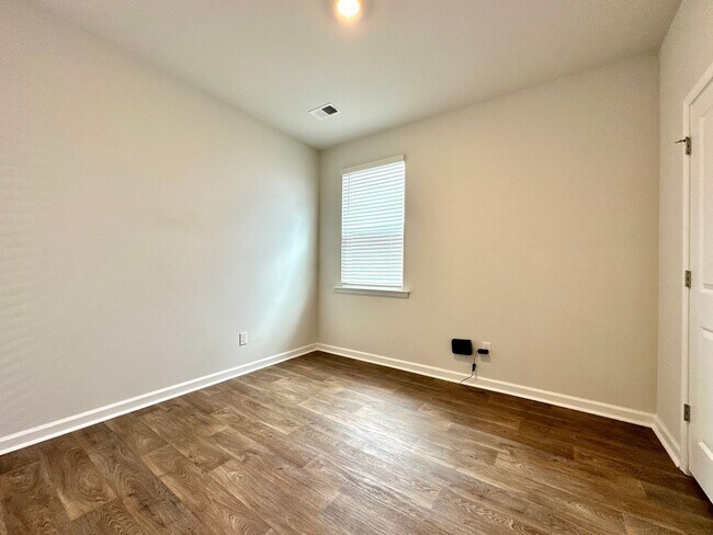 Building Photo - 3/2 home in Pine Hills in Cane Bay of Summerville!