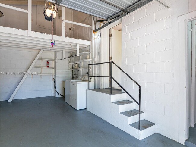 Building Photo - 630 SW 25th Rd