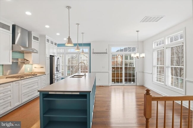 Building Photo - 901 Harrison Cir