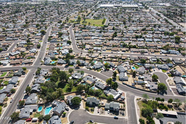 Building Photo - 5727 W Villa Maria Dr