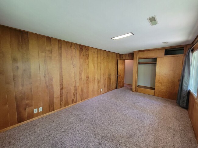 Building Photo - 1103 College St