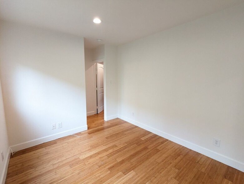 Building Photo - 1010 Wilton Pl