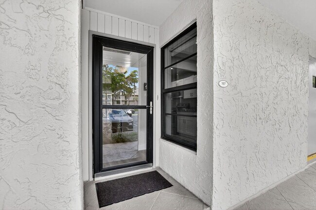 Building Photo - 8 Royal Palm Way