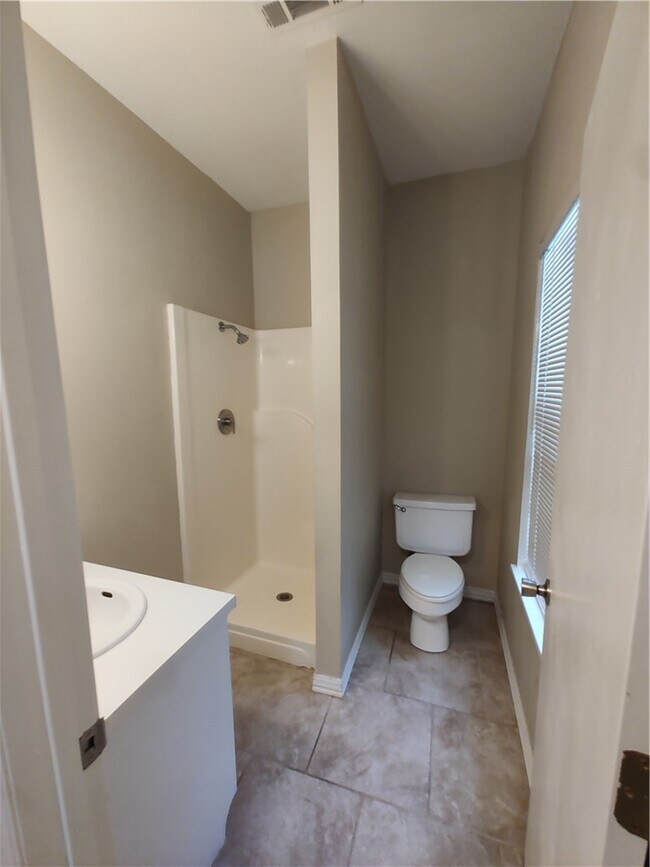 Building Photo - 2989 Setter St