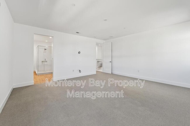 Building Photo - 108 8th St