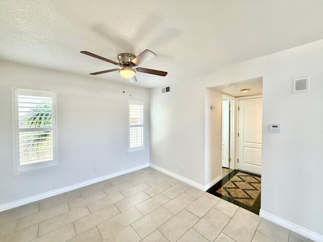 Building Photo - Open-Concept 3 Bedroom 2.5 Bathroom Home with Soaring Ceilings & Spacious Backyard