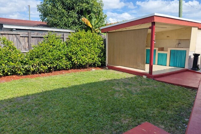 Building Photo - 11333 SW 7th Terrace