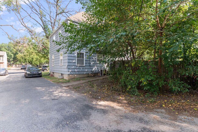 Building Photo - Floyd Street Duplexes