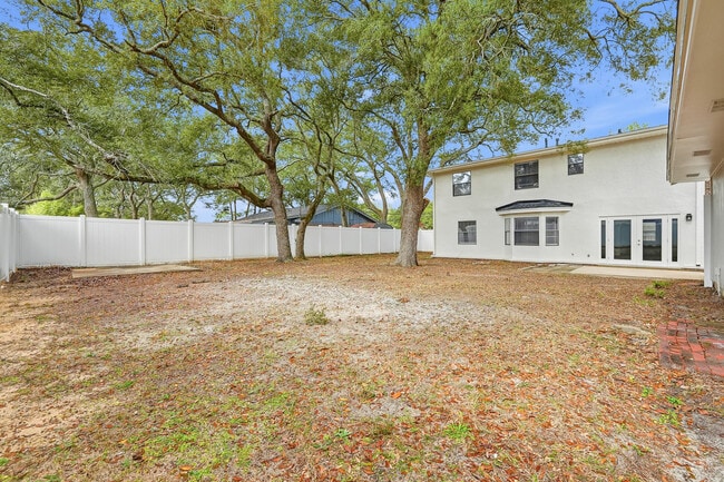 Building Photo - 120 Dyer St