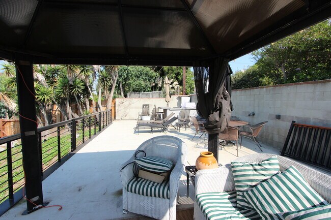 Building Photo - 7328 VISTA DEL MAR Ln